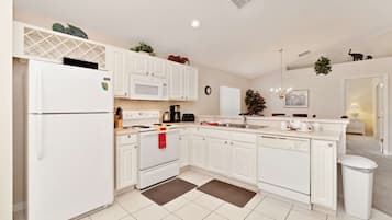 Villa | Private kitchen | Dishwasher