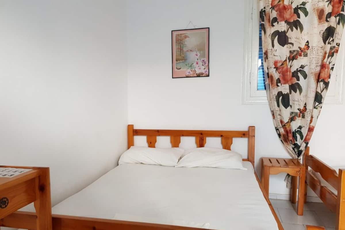 Habitación doble económica | Caja de seguridad en la habitación, wifi gratis y ropa de cama