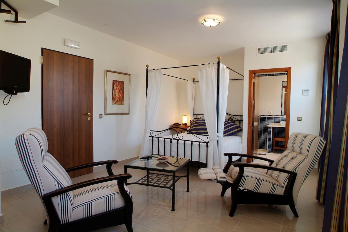 1 bedroom, in-room safe, desk, iron/ironing board