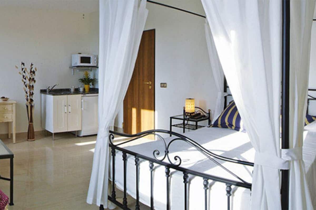 fridge, microwave, coffee/tea maker, electric kettle