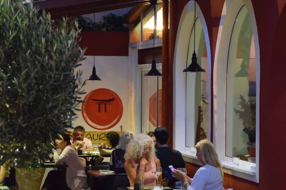 Atrium Hotel