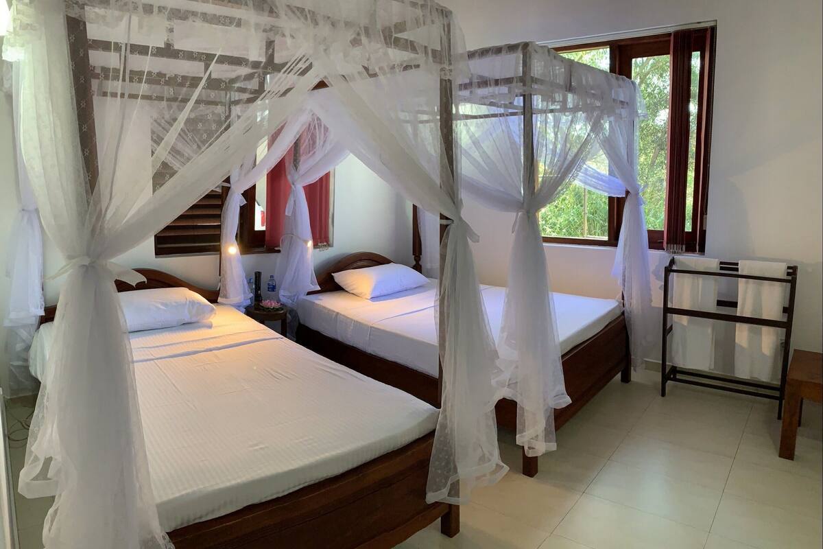 Habitación Deluxe con 2 camas individuales, 1 habitación, para no fumadores, vista a la montaña | Camas Tempur-Pedic, escritorio, wifi gratis y ropa de cama