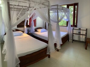 Habitació amb dos llits individuals Deluxe, 1 dormitori, no fumadors, vistes a la muntanya | Matalassos Tempur-Pedic, escriptori, wifi gratuïta i roba de llit 