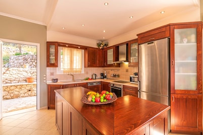 The Olive Grove Cottage 2.5km from Ipsos