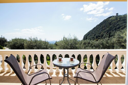 The Olive Grove Cottage 2.5km from Ipsos