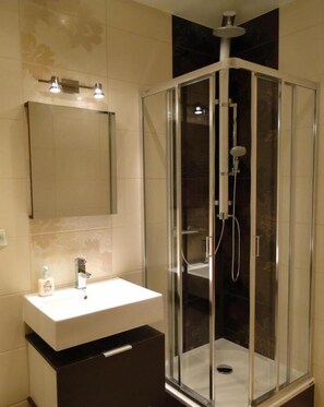 淋浴設備、風筒、提供毛巾、番梘