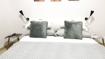 Quarto clássico | Escrivaninha, quartos à prova de som, ferros/tábuas de passar roupa