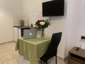 Classic Studio | In-room dining - Perello Old Town (Split)