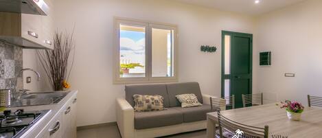 Villa, 2 Schlafzimmer | Eigene Kochnische | Großer Kühlschrank, Ofen, Herdplatte, Espressomaschine