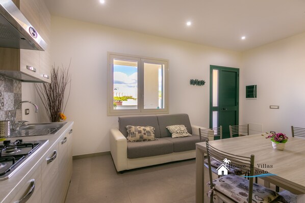 Villa, 2 Schlafzimmer | Eigene Kochnische | Großer Kühlschrank, Ofen, Herdplatte, Espressomaschine