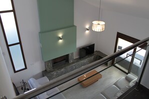 Televisie en een open haard