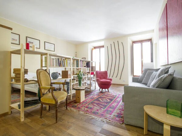 Studio | Wohnbereich | LCD-Fernseher