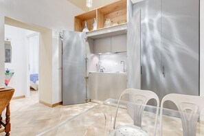 Apartment, 2 Bedrooms | In-room dining