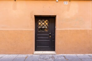 Property entrance - New apartment in front of Ara Pacis (Rome)