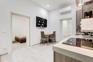 Apartment, 1 Schlafzimmer | Eigene Küche | Großer Kühlschrank, Mikrowelle, Ofen, Herdplatte