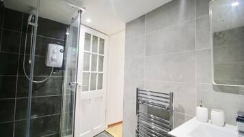 Apartment, 1 Bedroom | Bathroom | Shower, hair dryer, towels, soap
