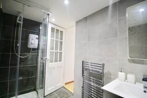 Apartment, 1 Bedroom | Bathroom | Shower, hair dryer, towels, soap - StayHere 2 (Leeds)