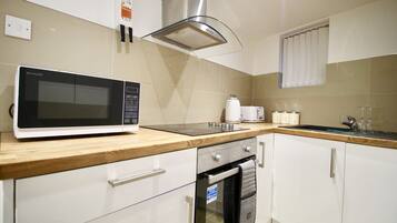 Apartment, 1 Bedroom | Private kitchen | Fridge, microwave, oven, stovetop