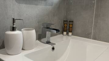 Apartment, 1 Bedroom | Bathroom sink