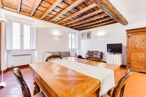 Appartement, 1 slaapkamer | Dineren op de kamer