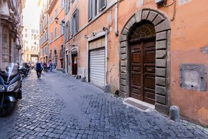 Exterior - Wonderful Apartment near Trevi Fountain (Rome)