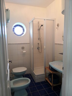 Hair dryer, bidet, towels - Splendida Villa al Circeo (San Felice Circeo)