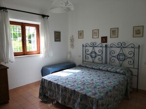 4 Schlafzimmer, Verdunkelungsvorhänge, Bügeleisen/Bügelbrett