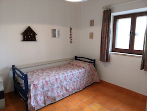 4 bedrooms, blackout curtains, iron/ironing board, free WiFi
