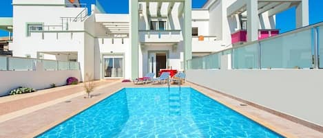 حمّام سباحة خارجي