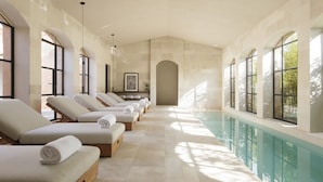 A spa area with sunlit rooms, a pool, and a view of greenery. - Can Ferrereta (Santanyi)
