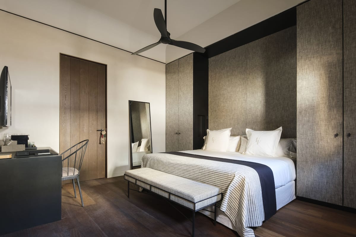 Basic Double Room (Nest) | 1 bedroom, minibar, in-room safe, desk
