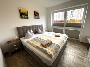 2 bedrooms, iron/ironing board, travel cot, free WiFi