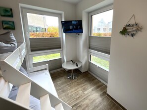 2 bedrooms, iron/ironing board, travel cot, free WiFi