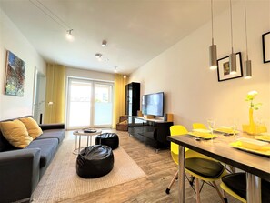 Fernseher, Stereoanlage