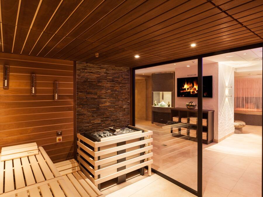 Soins corporels, soins du visage, 2 salles de soins, massages