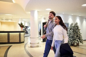 Reception - Sauerland Stern Hotel (Willingen)