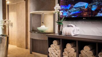 Body treatments, facials, 2 treatment rooms, massages