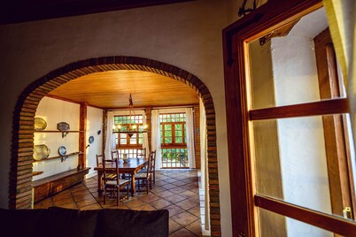 30 min from Puy de Fou. Swimming pool, bbcoa,A/C,free Wifi, garden, terrace with view