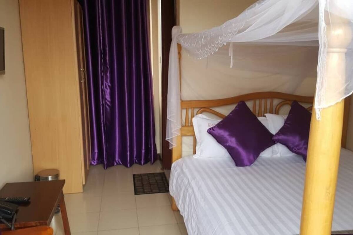 In-room safe, free WiFi, bed sheets