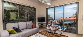 Luxury house, Fully equipped, Private parking, Good access roads.