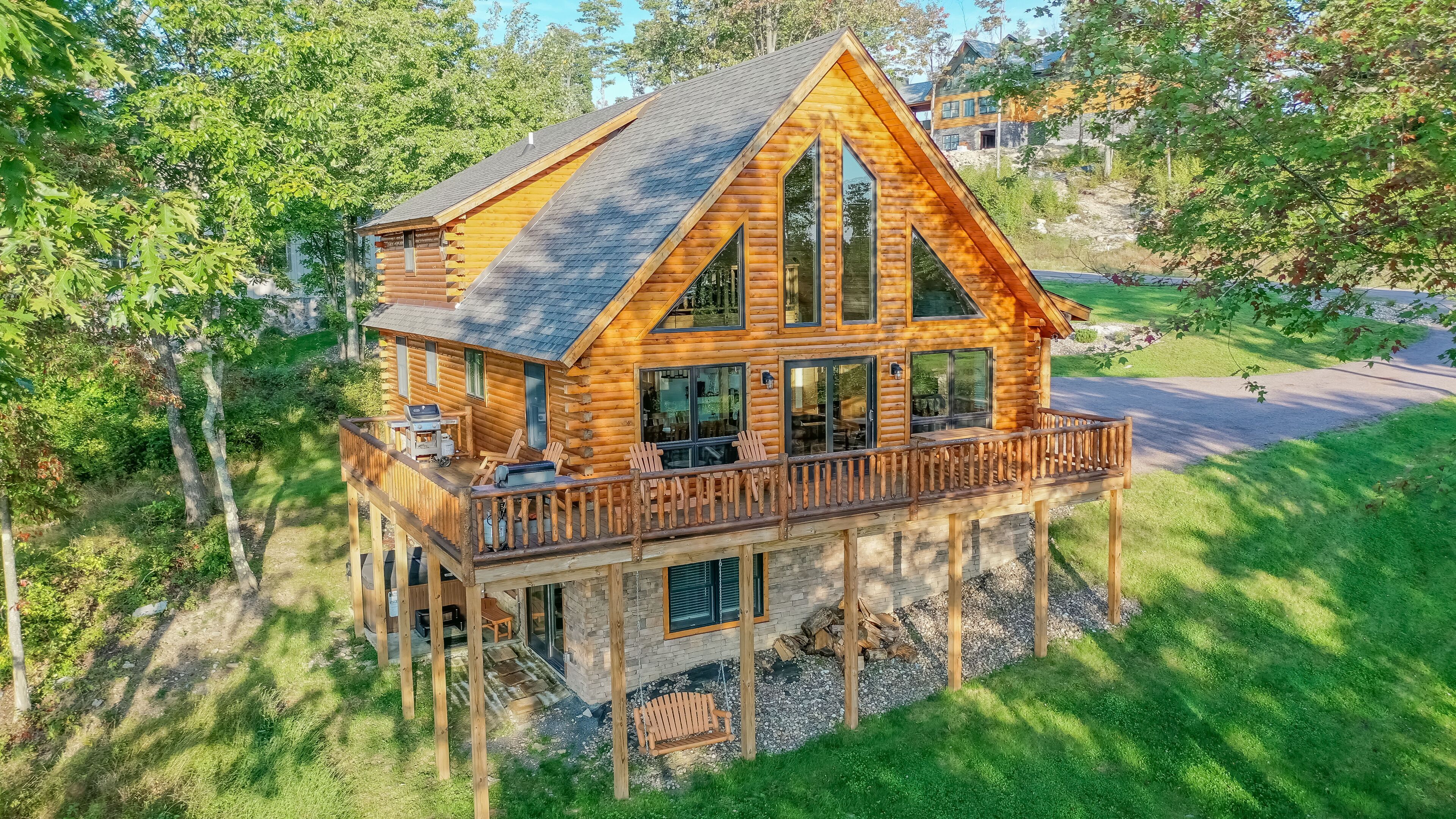 Moonlight Ridge | Pet Friendly, Skiing, Activities