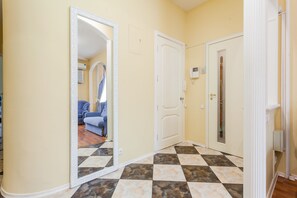 Interior - Newly renovated spacious perfectly located (Kyiv)