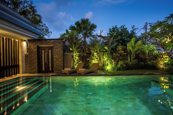 Outdoor pool - Spacious 6 bedroom villa with private pool near uluwatu and Jimbaran Beach.  (Jimbaran)