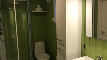 Kabin Klasik | Kamar mandi | Shower dan handuk