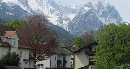New furnished apartment with stunning mountain views