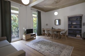 Téléviseur connecté, lecteur de DVD, sélection de musique