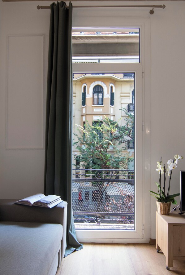 Téléviseur connecté, lecteur de DVD, sélection de musique