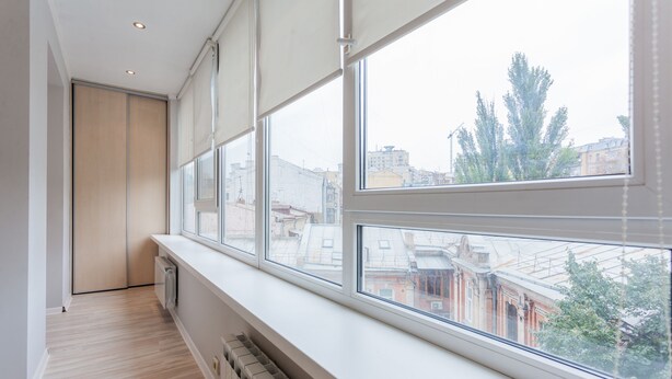 A narrow hallway with large windows and a radiator. - Newly renovated spacious perfectly located at Baseina str. (Kyiv)