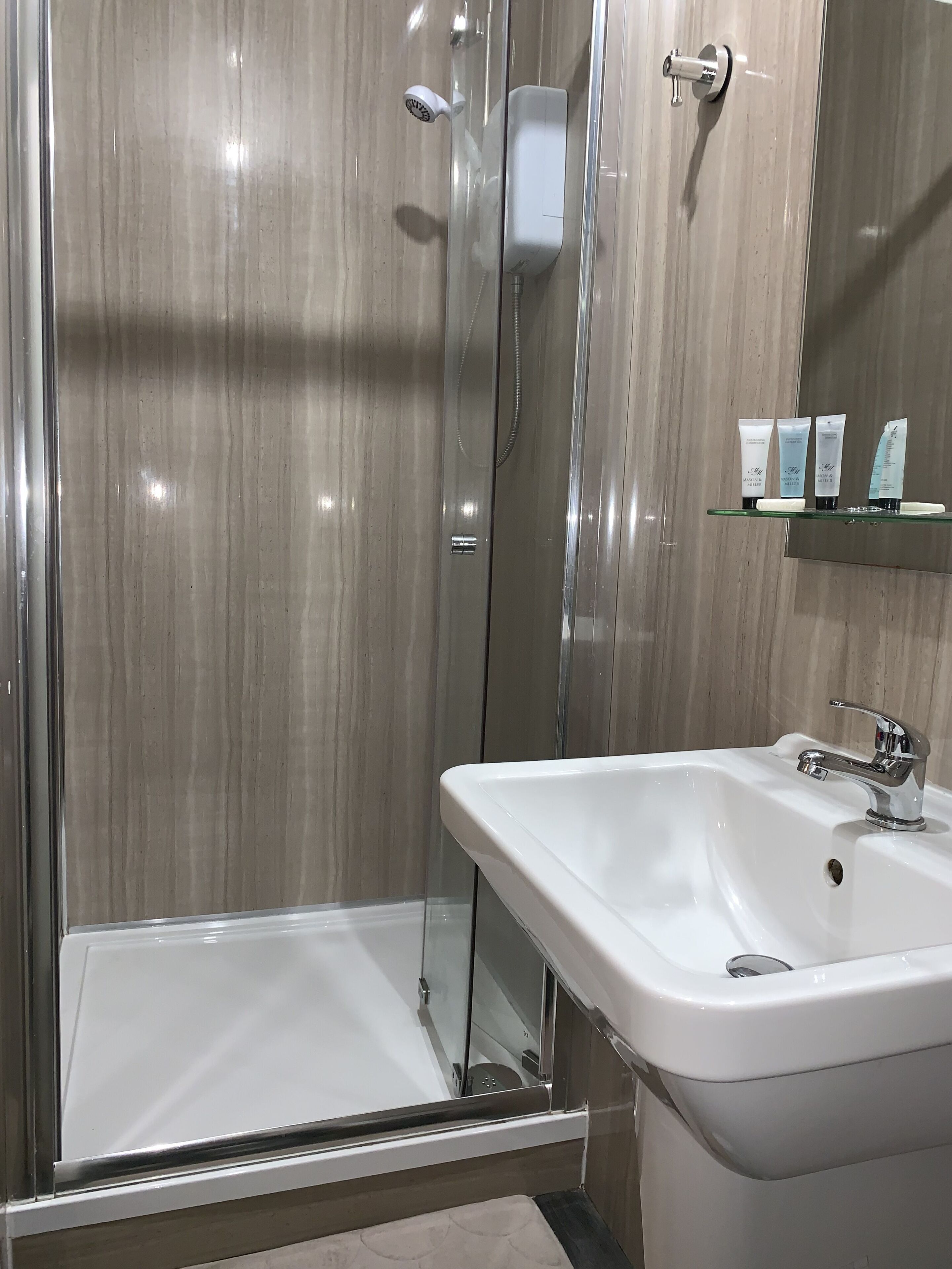 Apartment, 1 Bedroom | Bathroom | Shower, hair dryer, towels, soap