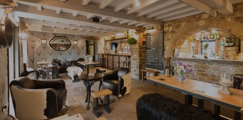 Yorkshire Dales - LUXURY 5 STAR GOLD Pet friendly Cottage, sleeps 4 with Hot Tub